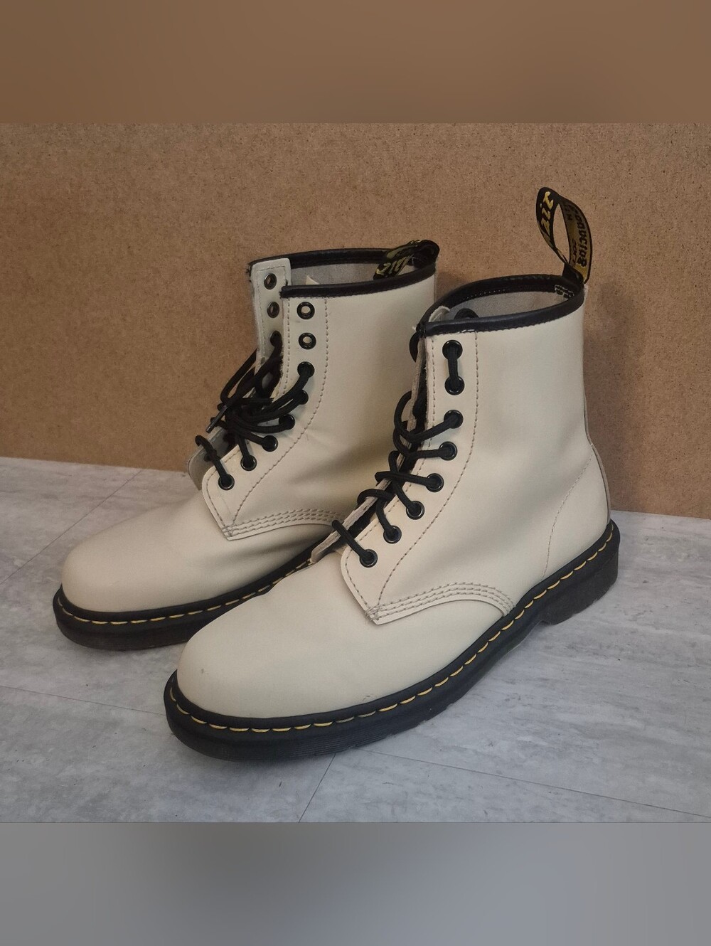 Dr. Martens 1460 White Smooth Leather 8 Eye Boots Men's US 9 Women's 10 EU 42